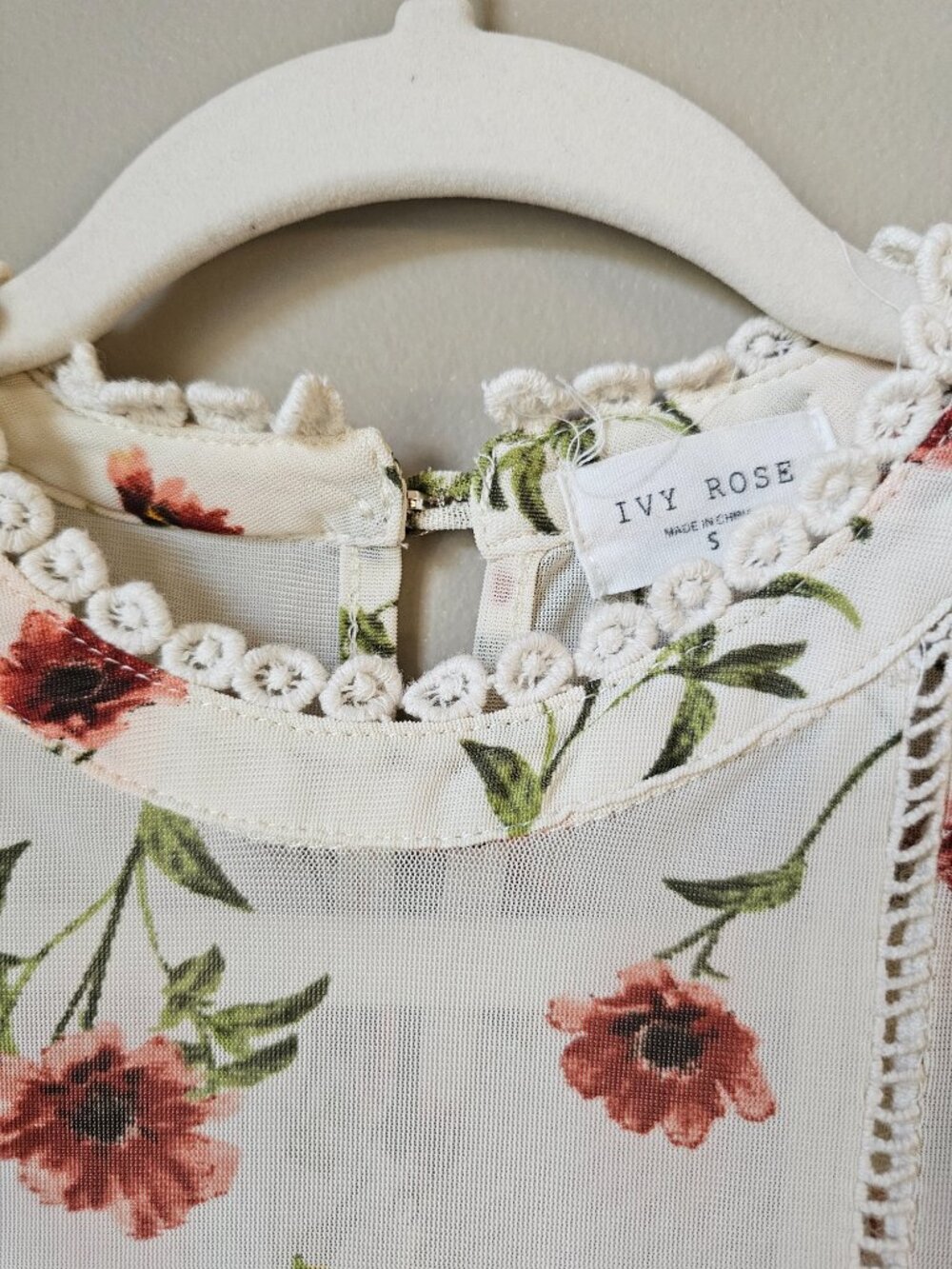 Ivy Rose Floral Flutter Sleeve Blouse Size Small Cream Boho Lace Trim - Picture 5 of 11